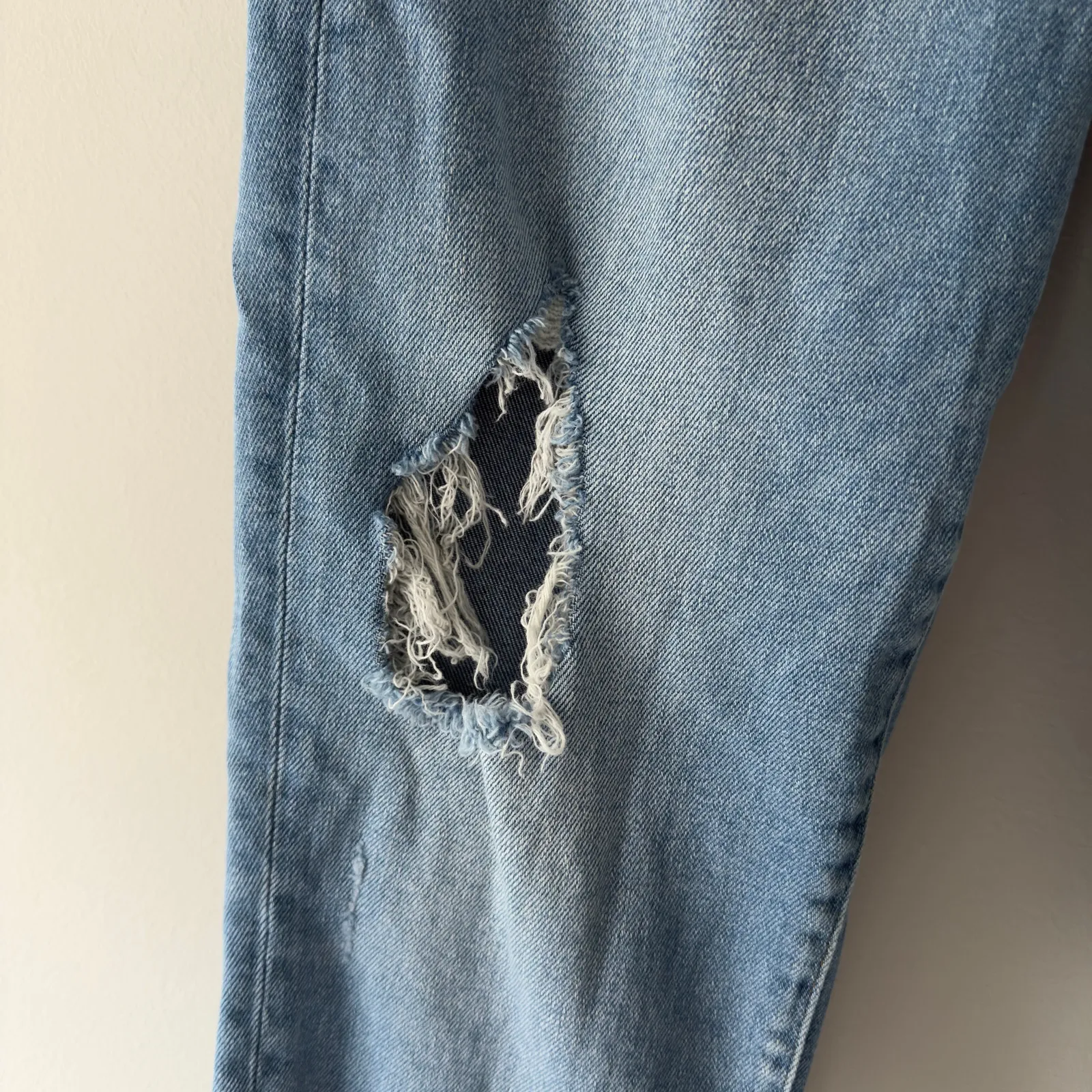 Hudson High Rise Zoeey Straight Crop Jeans raw hem distressed knees zip pockets - Image 7