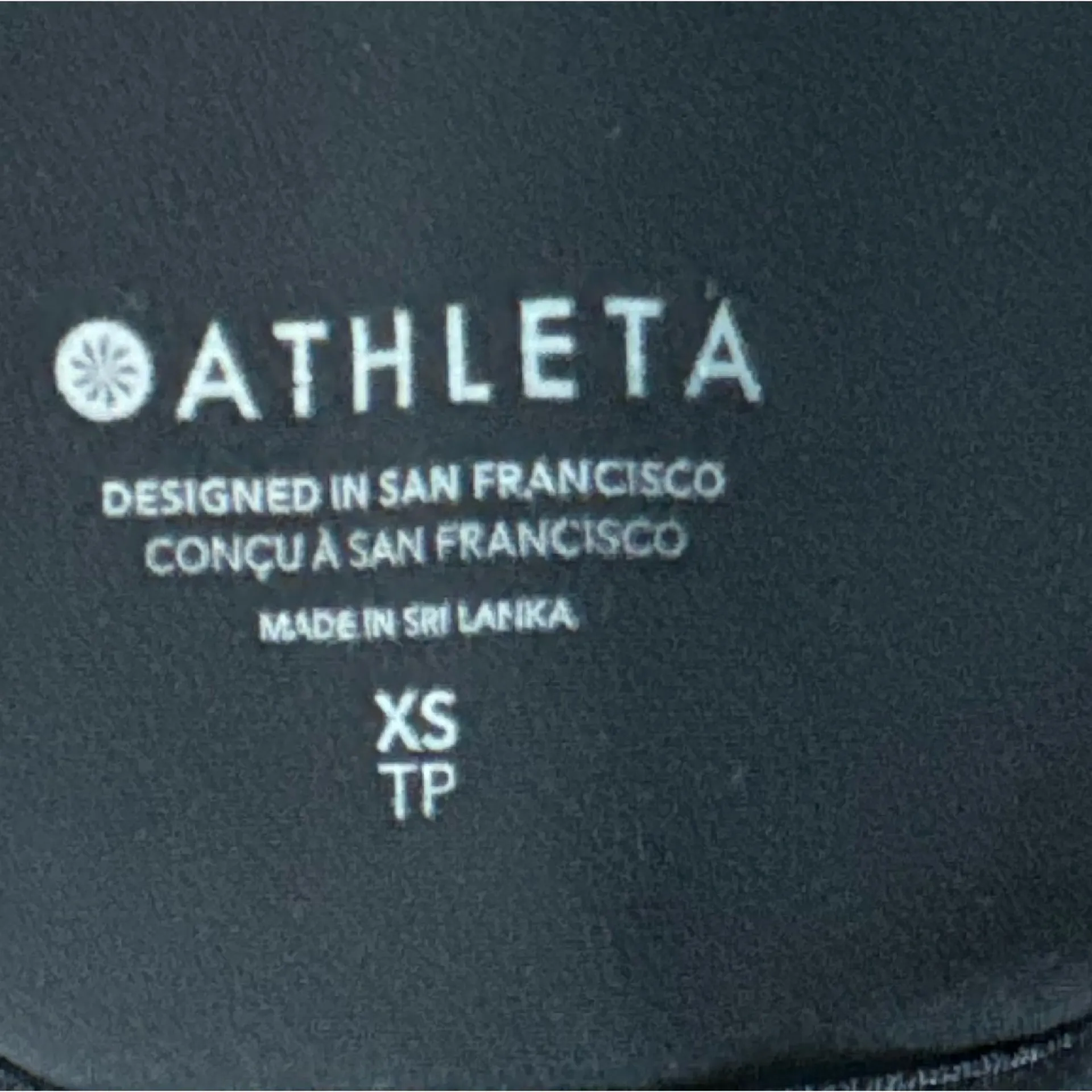 Athleta Conscious Cut Out Crop Top Sports Bra Sz XS Black - Image 14