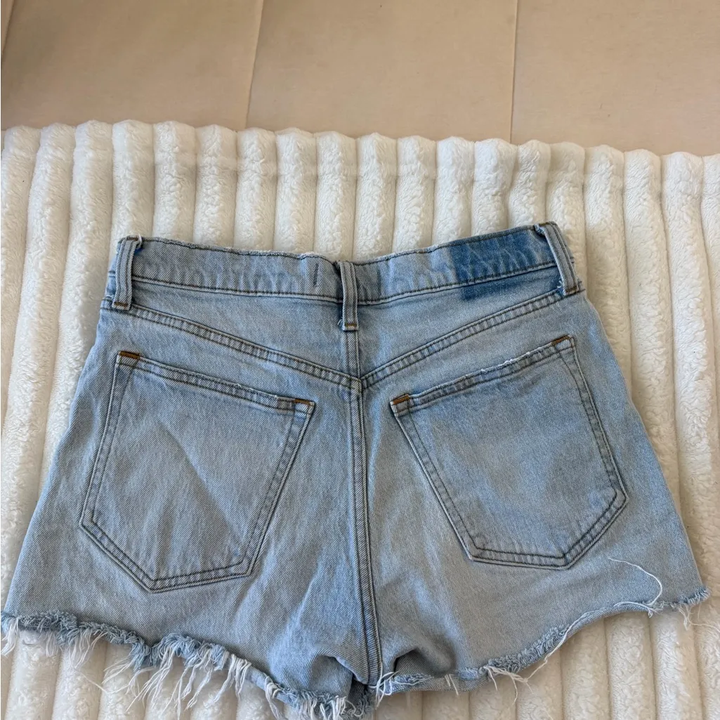 Abercrombie & Fitch Mom Shorts High Rise Light Wash - Image 6