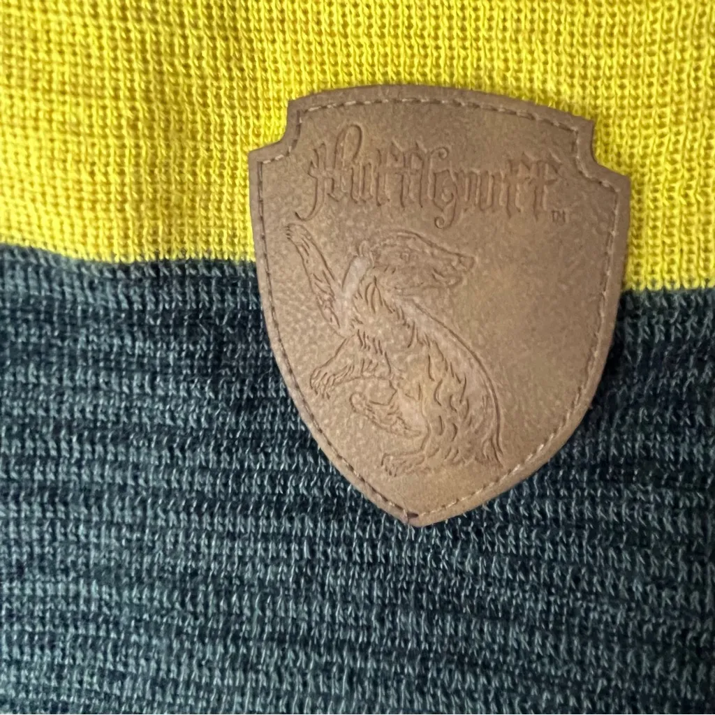 HARRY POTTER Hufflepuff Crest Gray Yellow Fringe Trim Long Scarf - Image 3