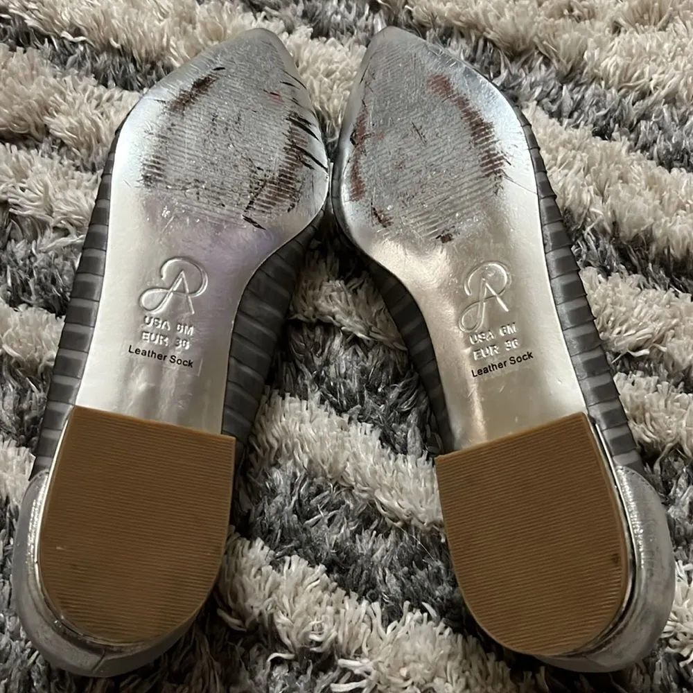 Adriana Papell silver gray pointed toe flats size 6M - Image 6