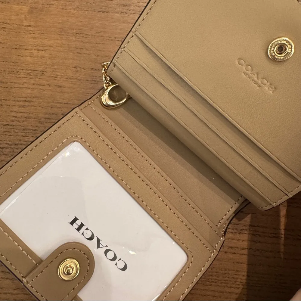 coach Snap Wallet In Signature Canvas With Heart Print cq145 - Image 8