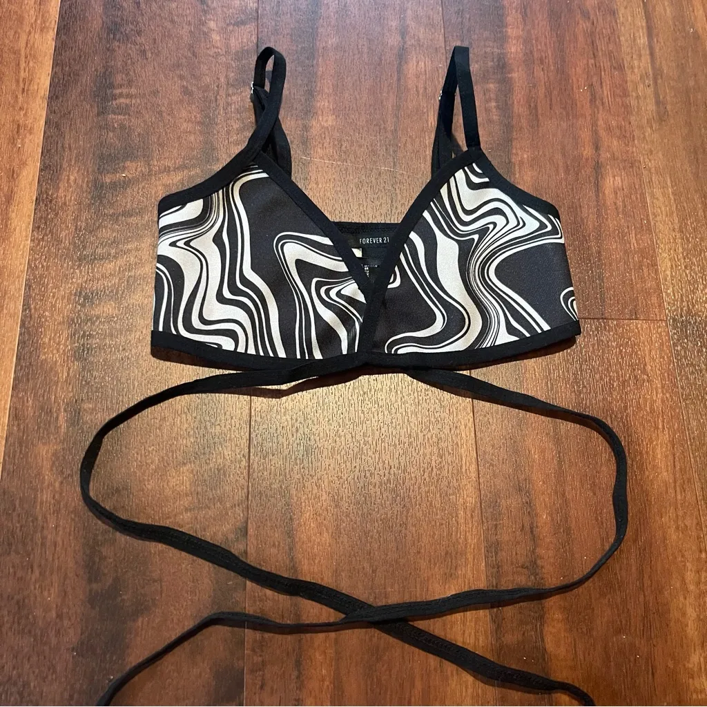 Black and White Swirl Crop Top - Image 3