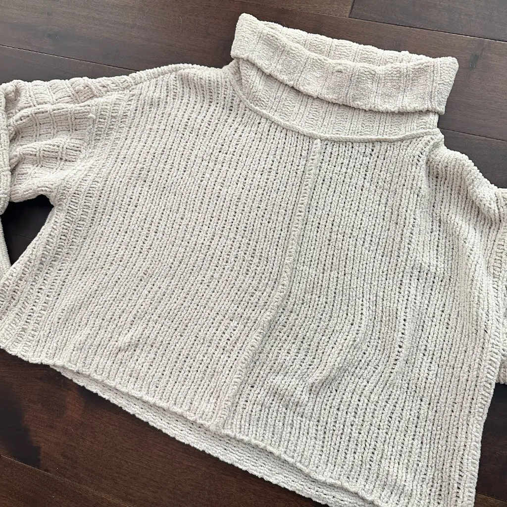FREE PEOPLE Cropped Chenille Turtleneck Sweater Super Soft Size Medium - Image 4