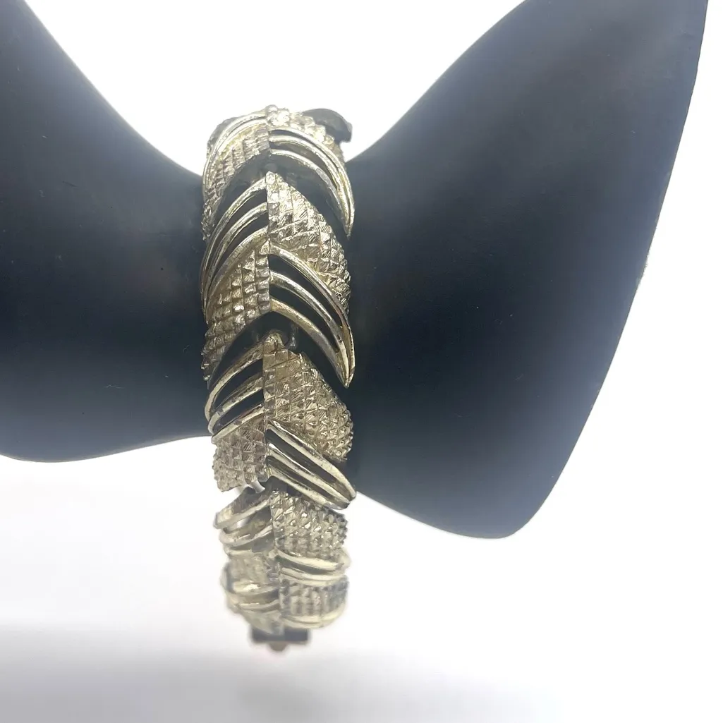 Coro Vintage Pegasus Elegant Silver Women's Bracelet - Image 2