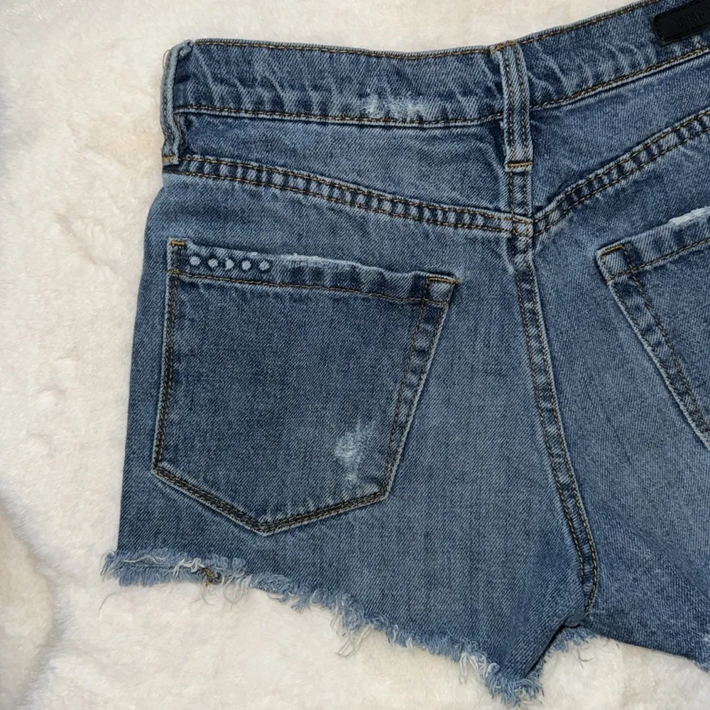 BlankNYC Barrow High Rise Denim Shorts Distressed Raw Hem Size 25 - Image 8