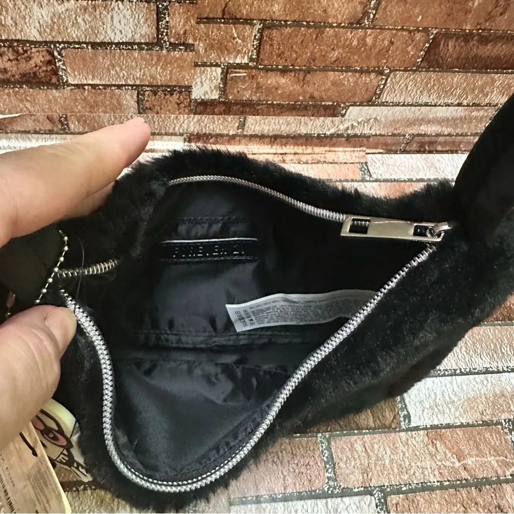 Hello Kitty Sanrio x Forever 21 Black fluffy Bag W/Rhinestones - Image 5