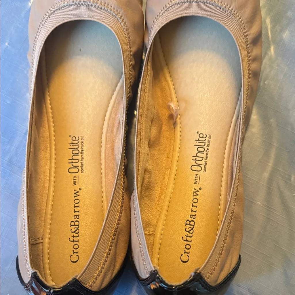 Cobb Hill by New Balance Women's Tan and Black Cap Toe Flats Size 7.5 - Image 4