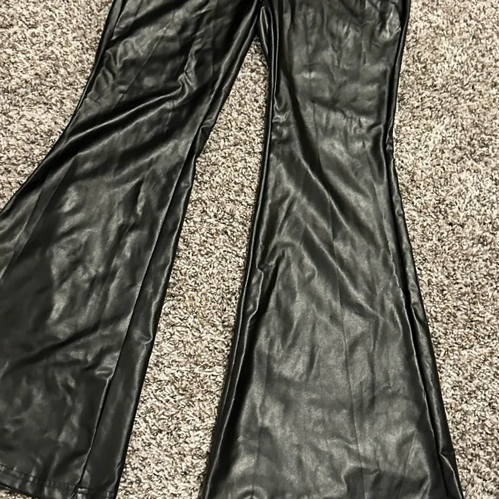 Black Pleather Y2K Balloon Fashion Wide Leg Pants Size 2 - Image 4