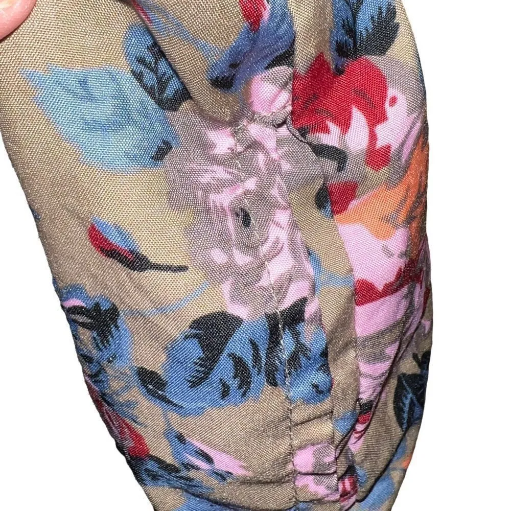 Dizzire one piece shorts jumpsuit with vneck and back zip size medium Tan - Image 4