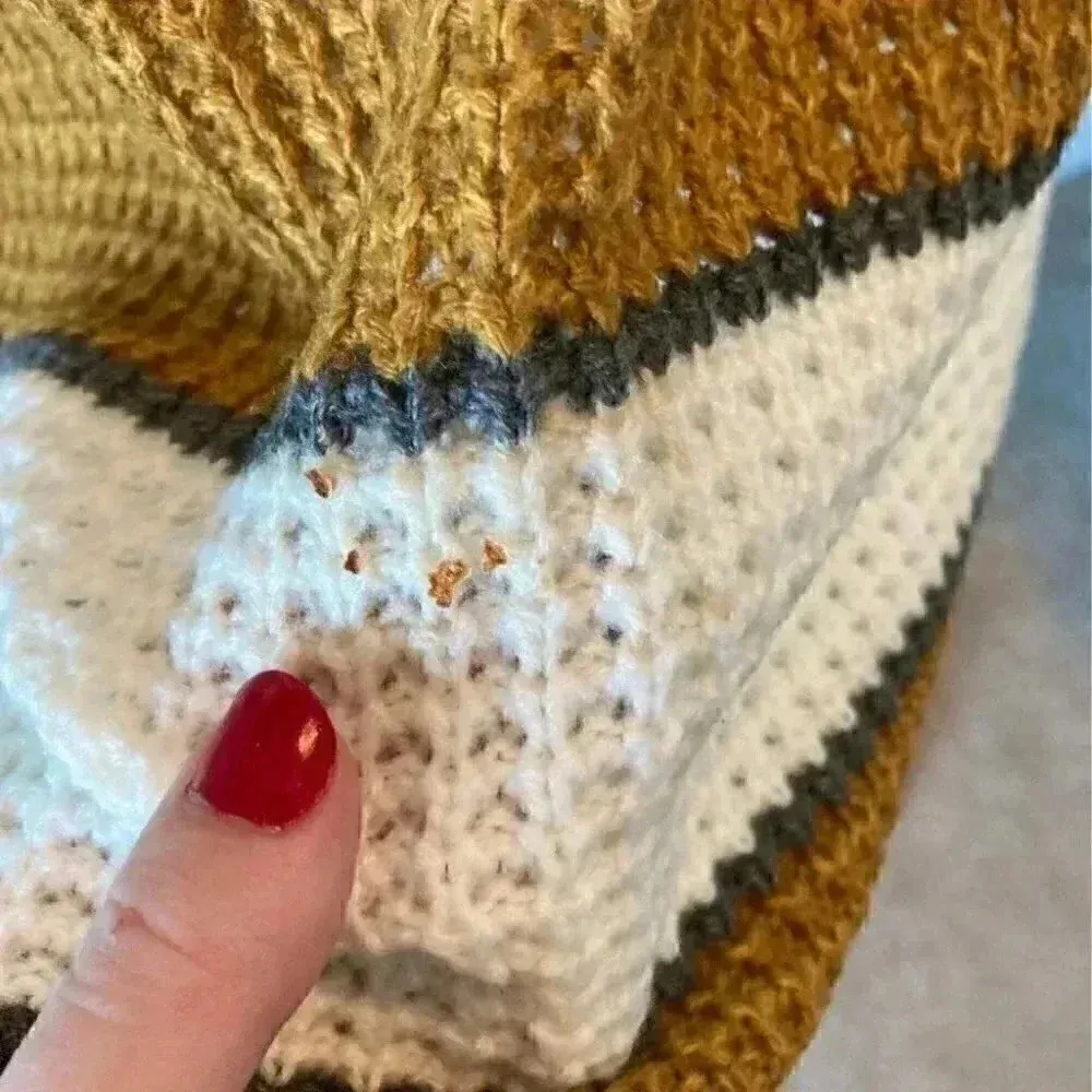 ⭐️ SO sweater in size large - Image 3