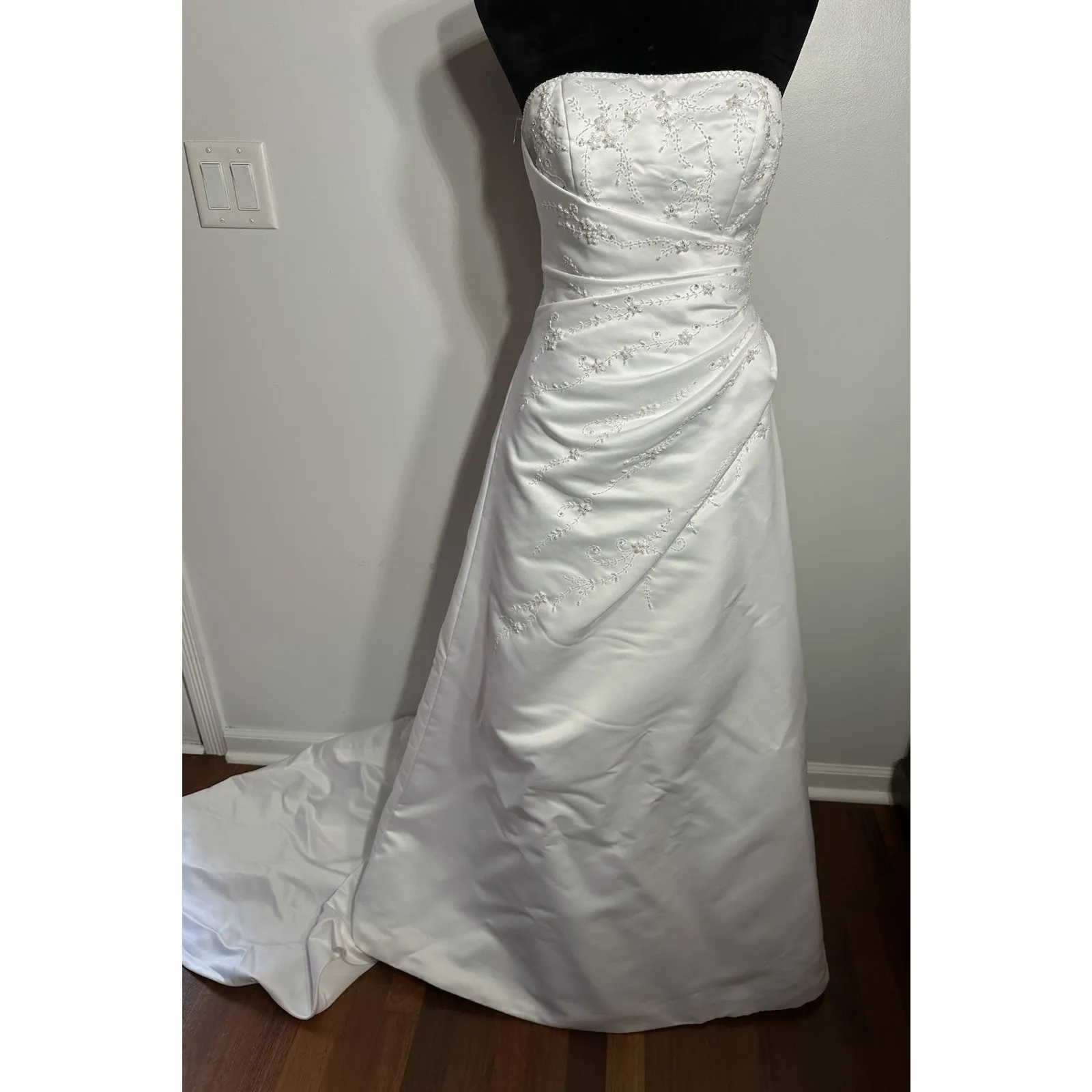 VINTAGE David's Bridal Michelangelo Beaded Wedding Dress Fit&Flare White Size 8 - Image 4