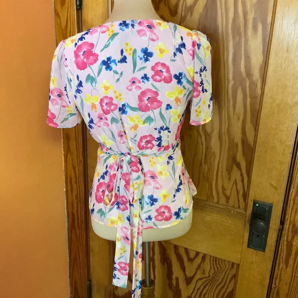 Forever 21 bright floral wrap top - Image 7