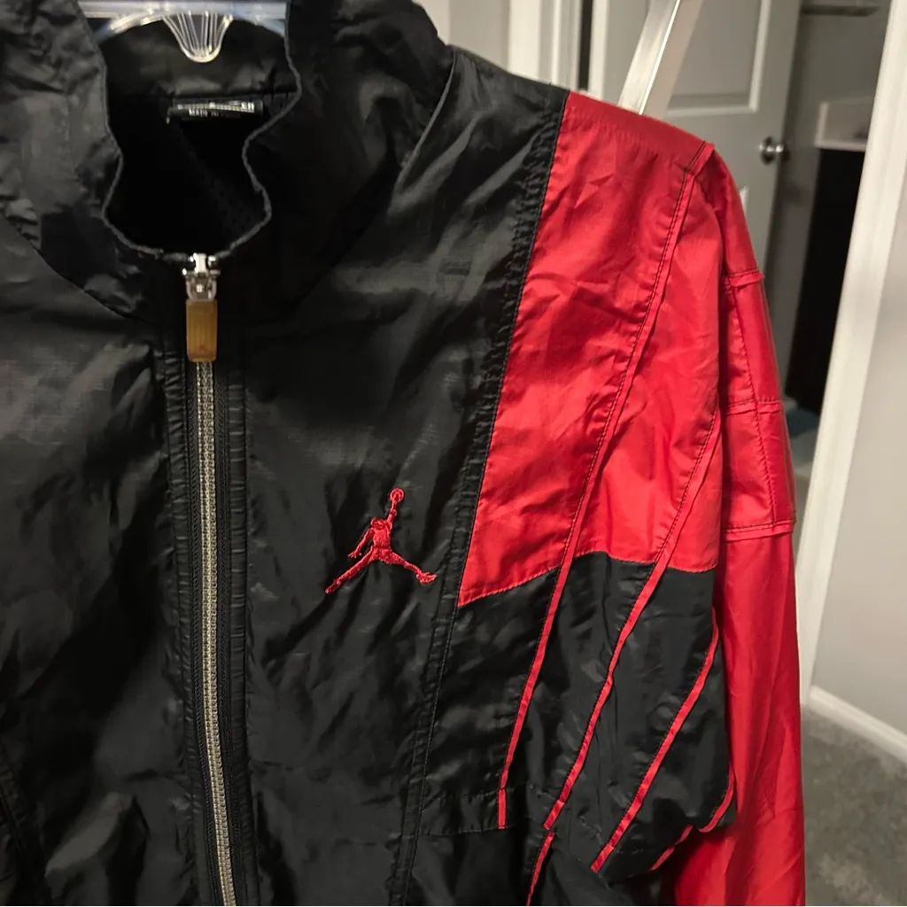 Air Jordan Vintage Windbreaker Jacket SMALL - Image 3