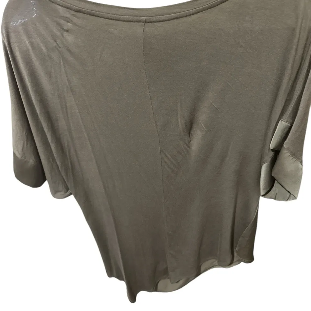 Soho New York & Company Gray Asymmetrical Ruched Short Sleeve Tee Size M - Image 3