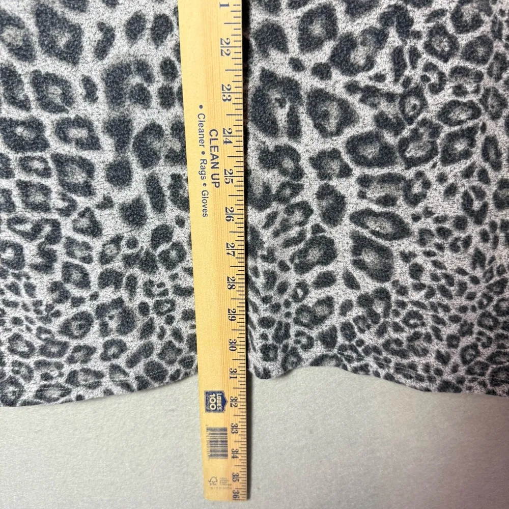 White House Black Market Women’s Gray Leopard Cardigan Sweater size XS - Image 9