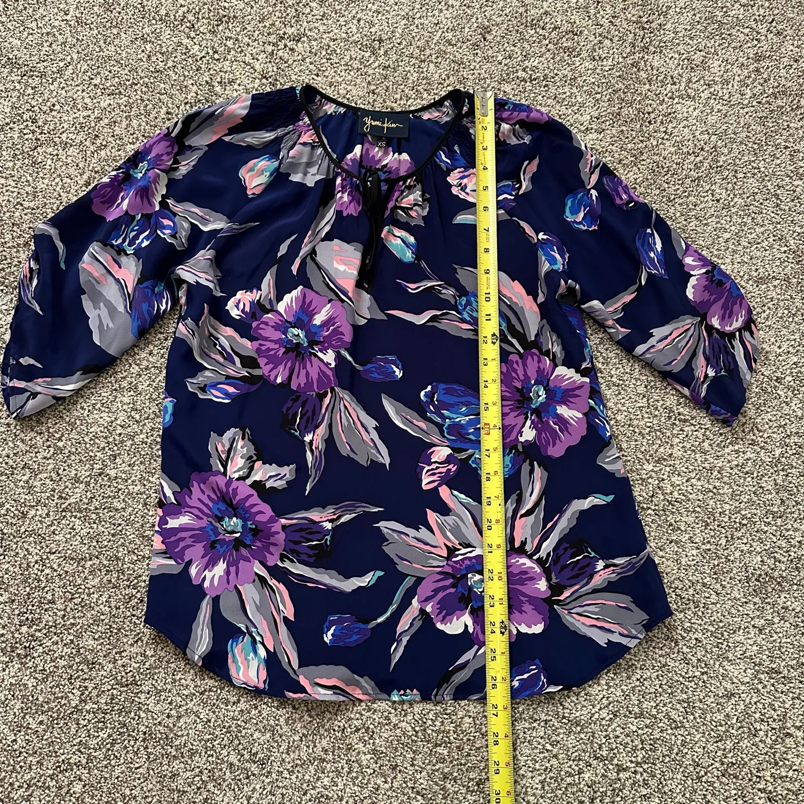 Yumi Kim navy blue floral silk 3/4 sleeve top size XS - Image 9