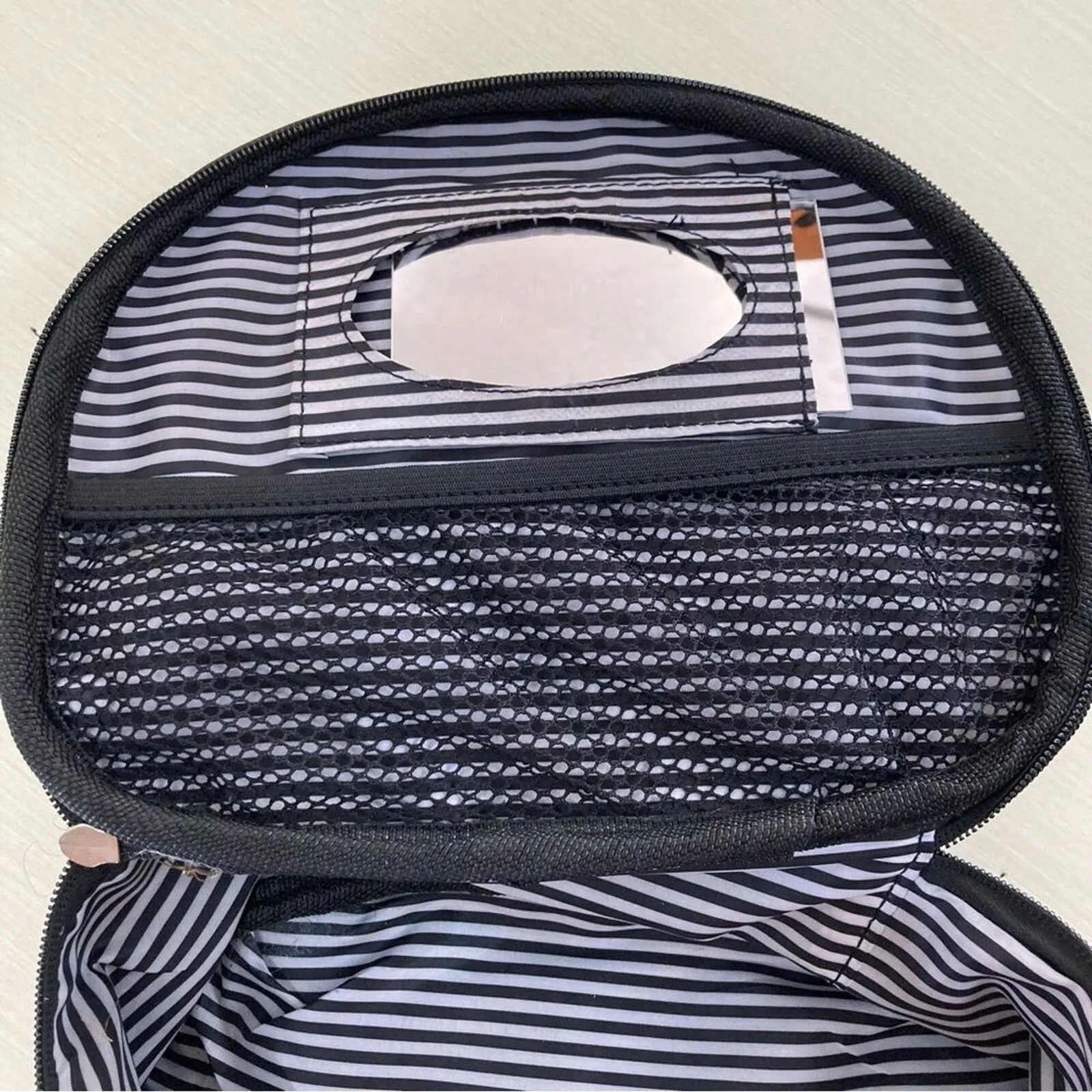 New Jessica Simpson Makeup Bag Travel Black Red Floral Carry‎ On West Coast - Image 3