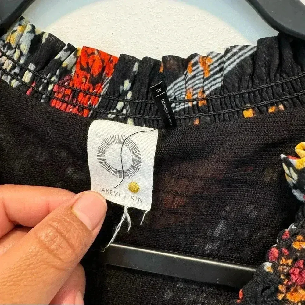 Anthropologie Akemi + Kin Adria Smocked top Floral Blouse sise XS - Image 12