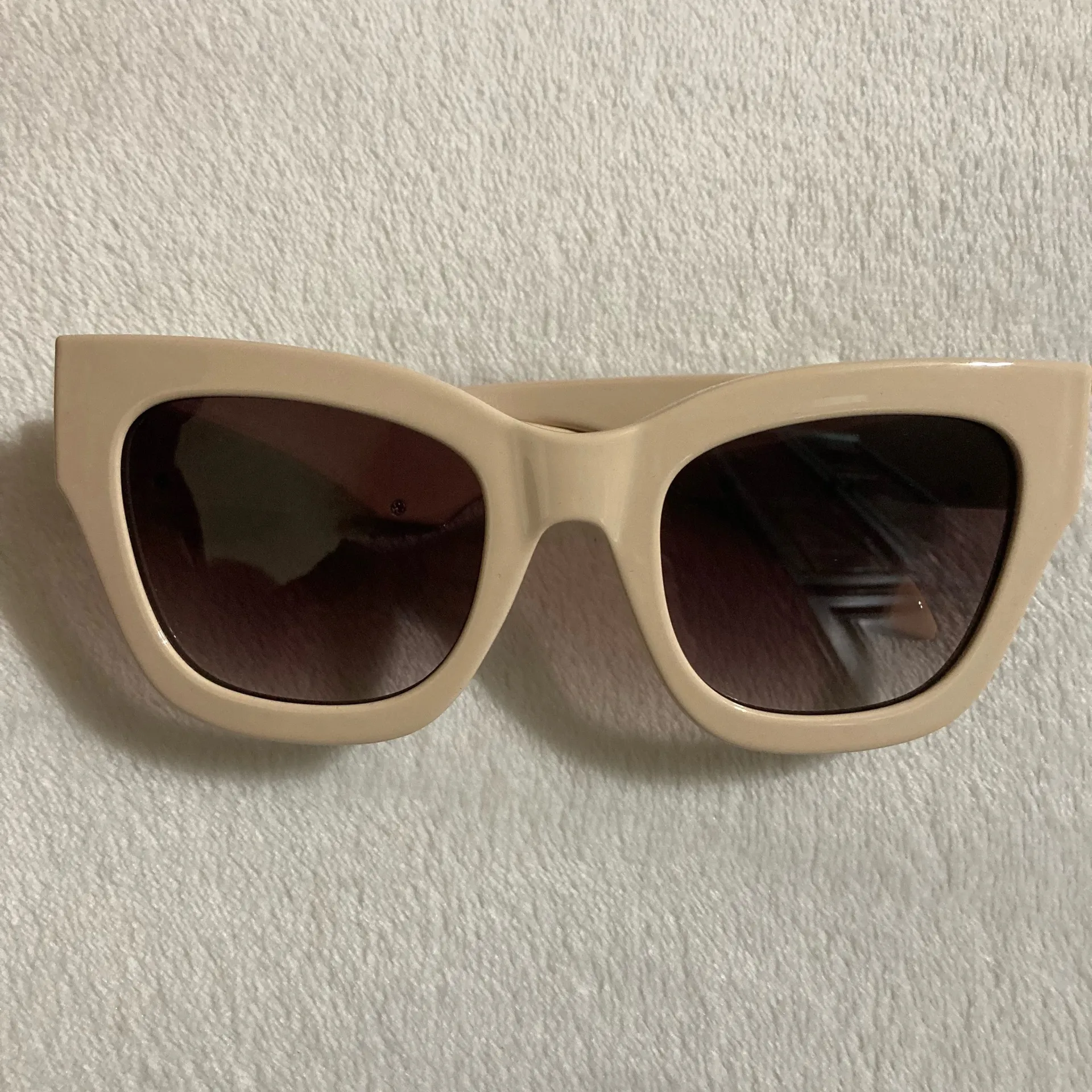 QUAY Sunglasses By the Way - Image 7