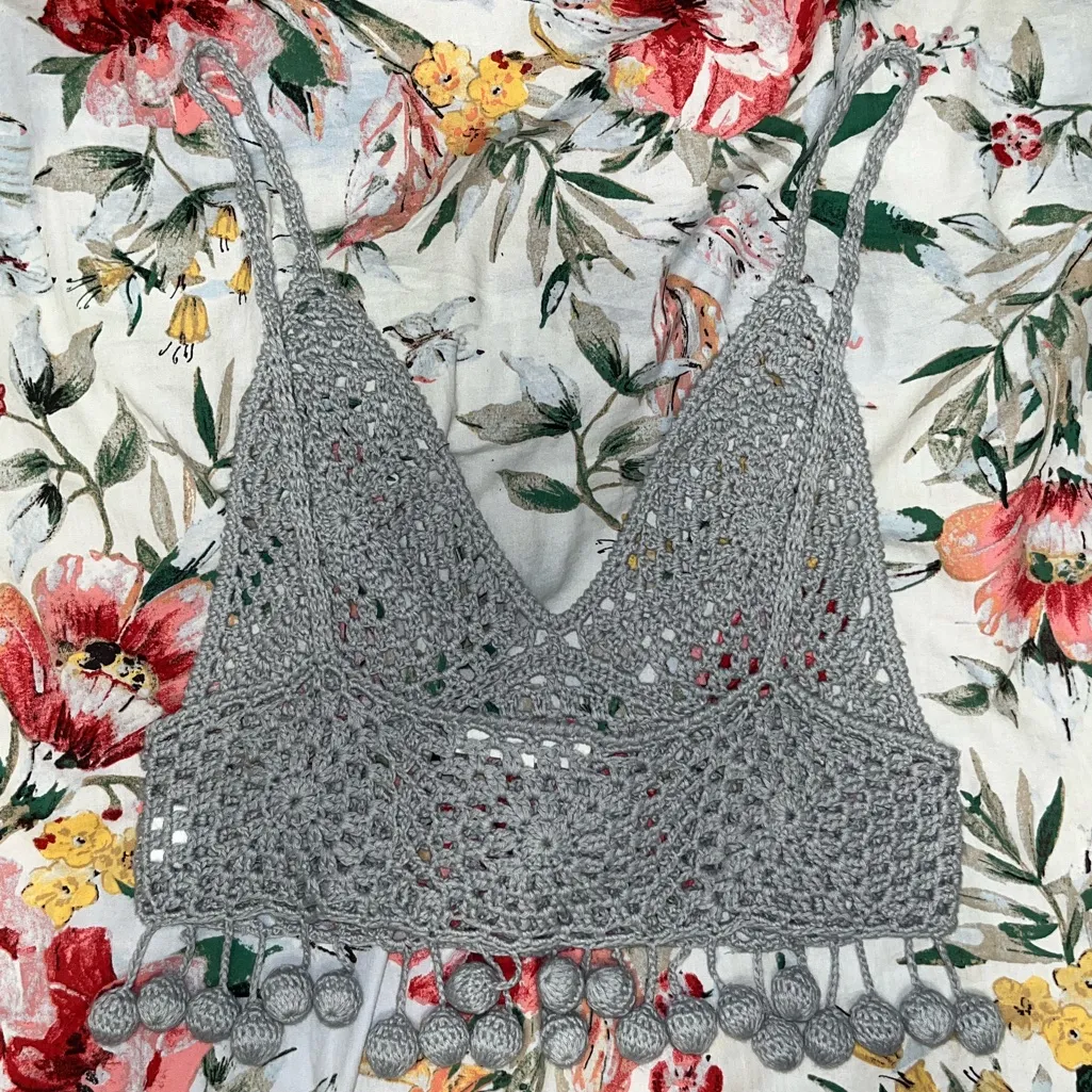 Honey Punch RARE Grey Cropped Crochet Tank with Pom Pom Fringe Hem - Image 2