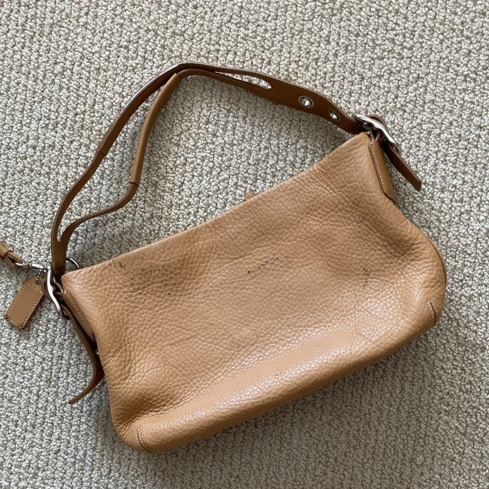 Coach Legacy East West Tassel Shoulder Handbag Vintage Leather J0693-F02188 Tan - Image 2