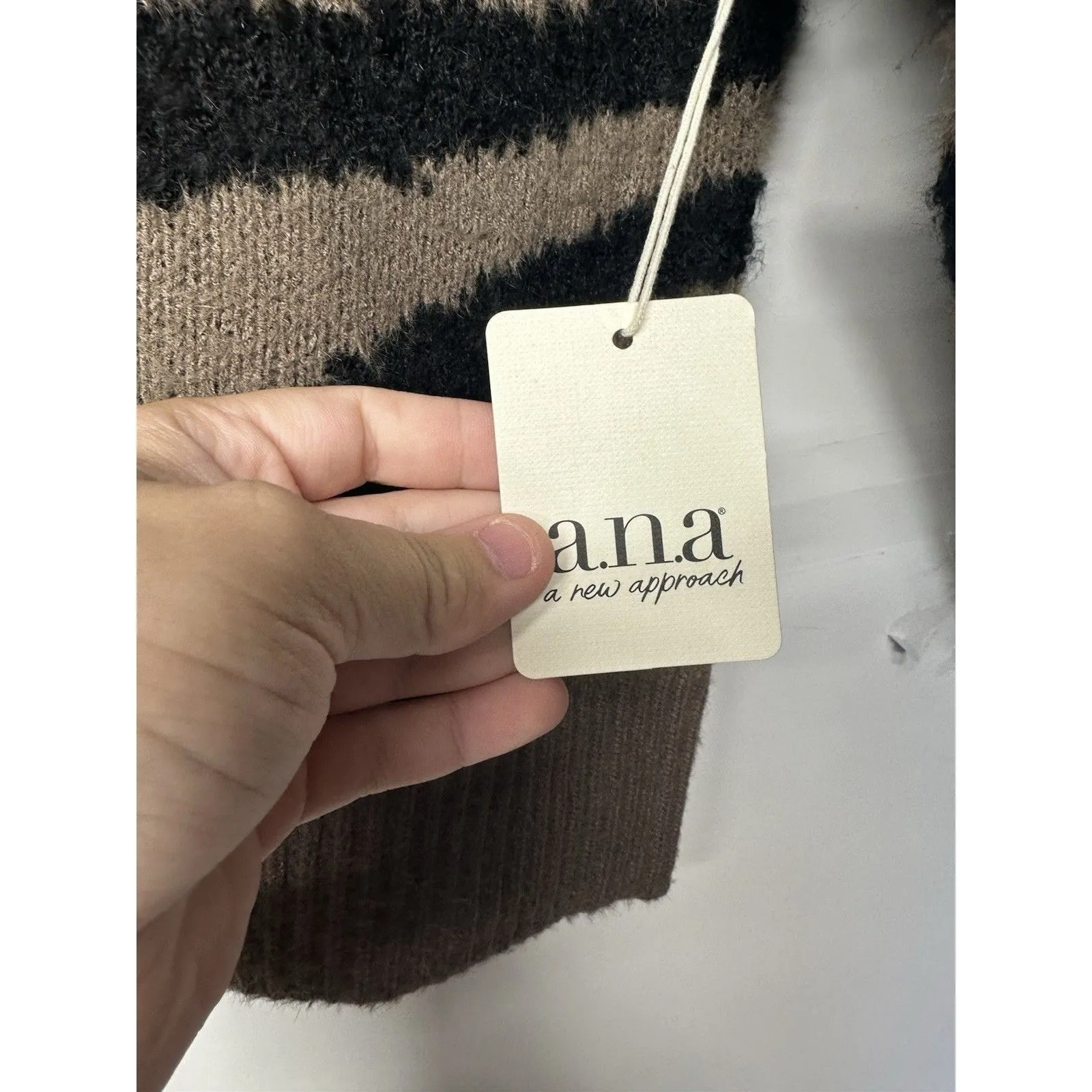 ana a new approach Woman’s Knitted Sweater Size Large - Image 6