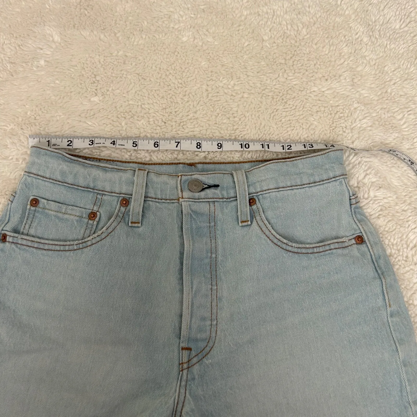 Levi’s Womens Premium High‎ Rise Baggy Shorts, Light Wash Size 28 - Image 5