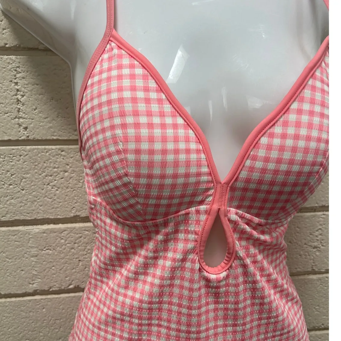 Cupshe Strawberries & Cream Gingham
One-Piece Swimsuit size S NWT - Image 9
