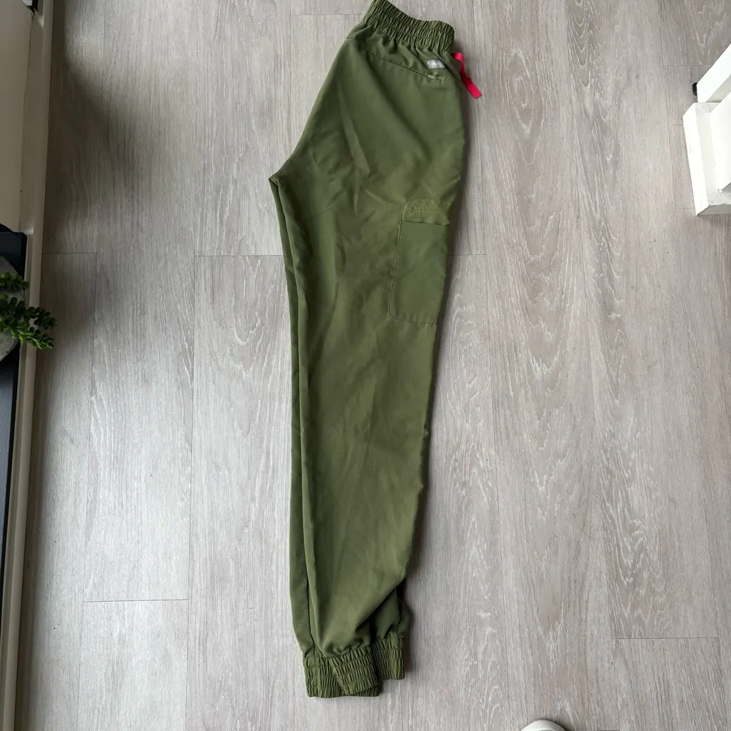 FIGS Olive Green Scrub Joggers – Size XS Tall - Image 2