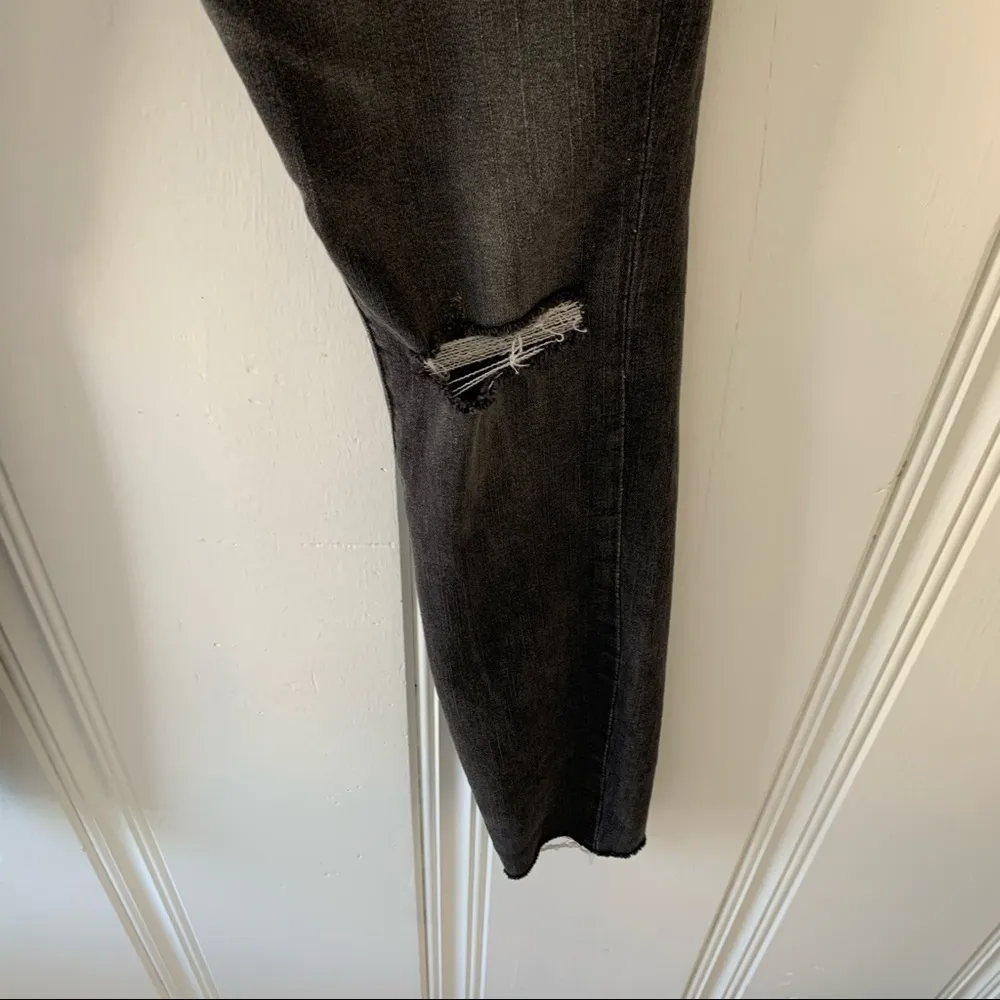 BlankNYC The Bond Midrise Dark Gray Distressed Raw Hem Skinny Jeans Size 24 NWT - Image 2