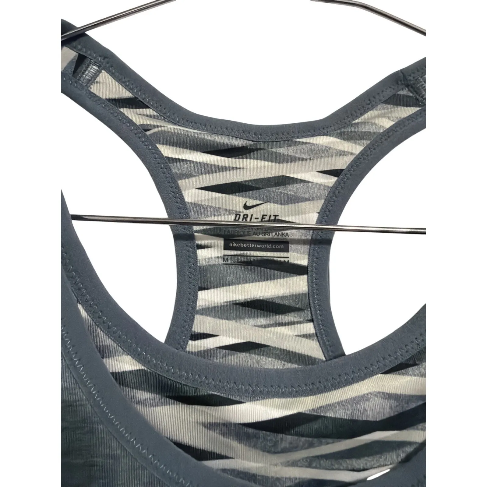 Nike Dri Fit Women's Gray Athletic Tank Top Built In Sports Bra Medium - Image 3