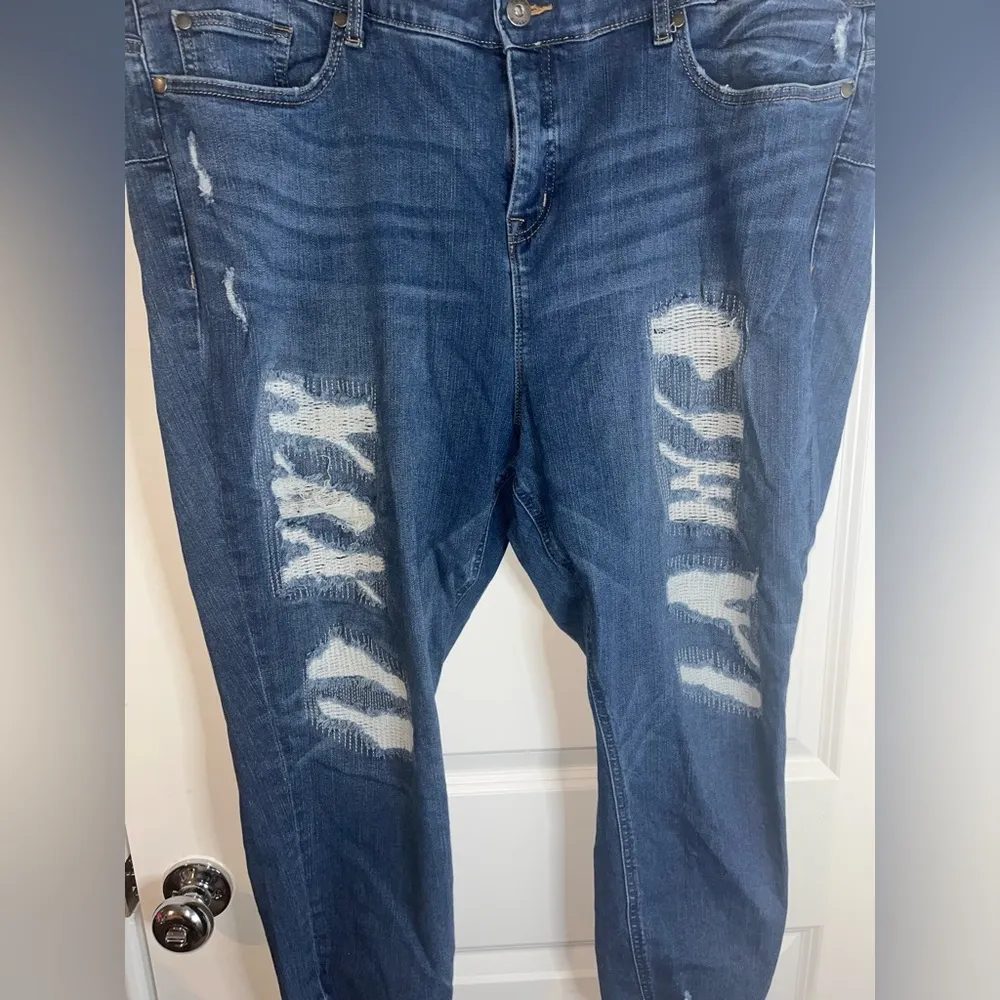 Torrid Distressed Premium Stretch Denim Stitched Bombshell Skinny Jeans Sz 26R - Image 5