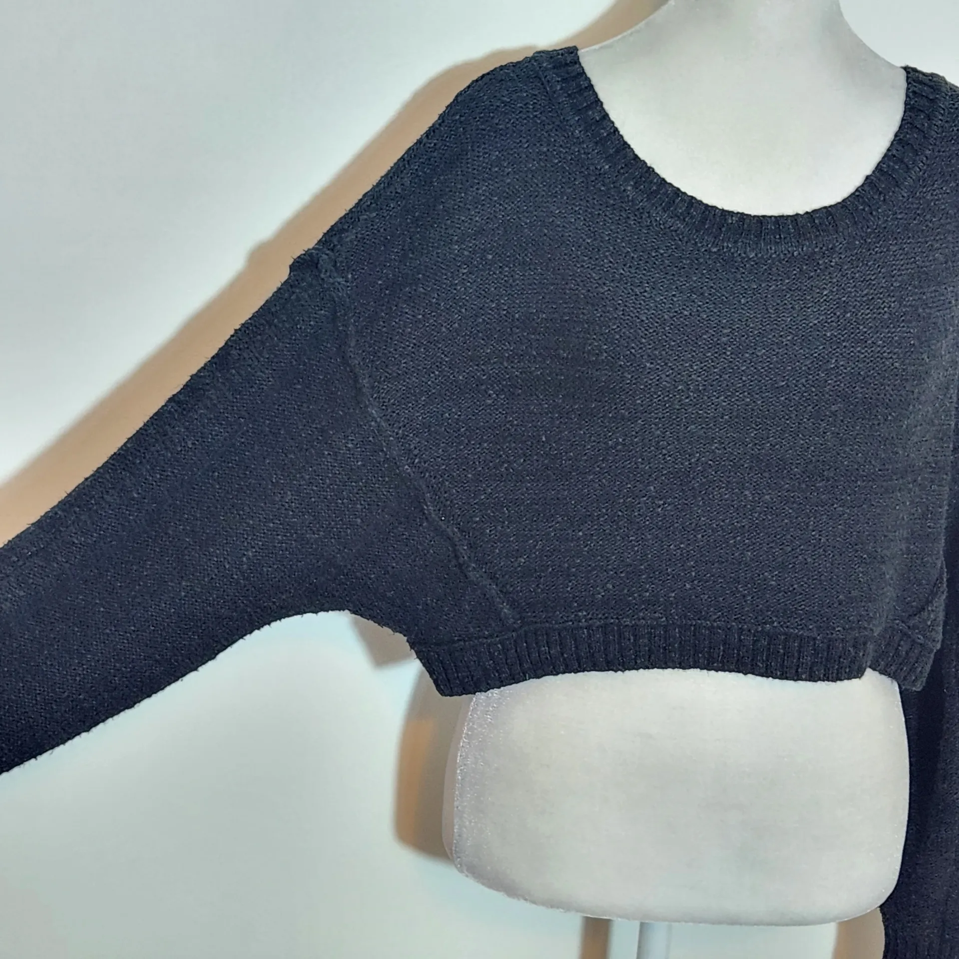 American Eagle  Outfitters Black Cropped Oversized Crew Neck Sweater Size Small - Image 4