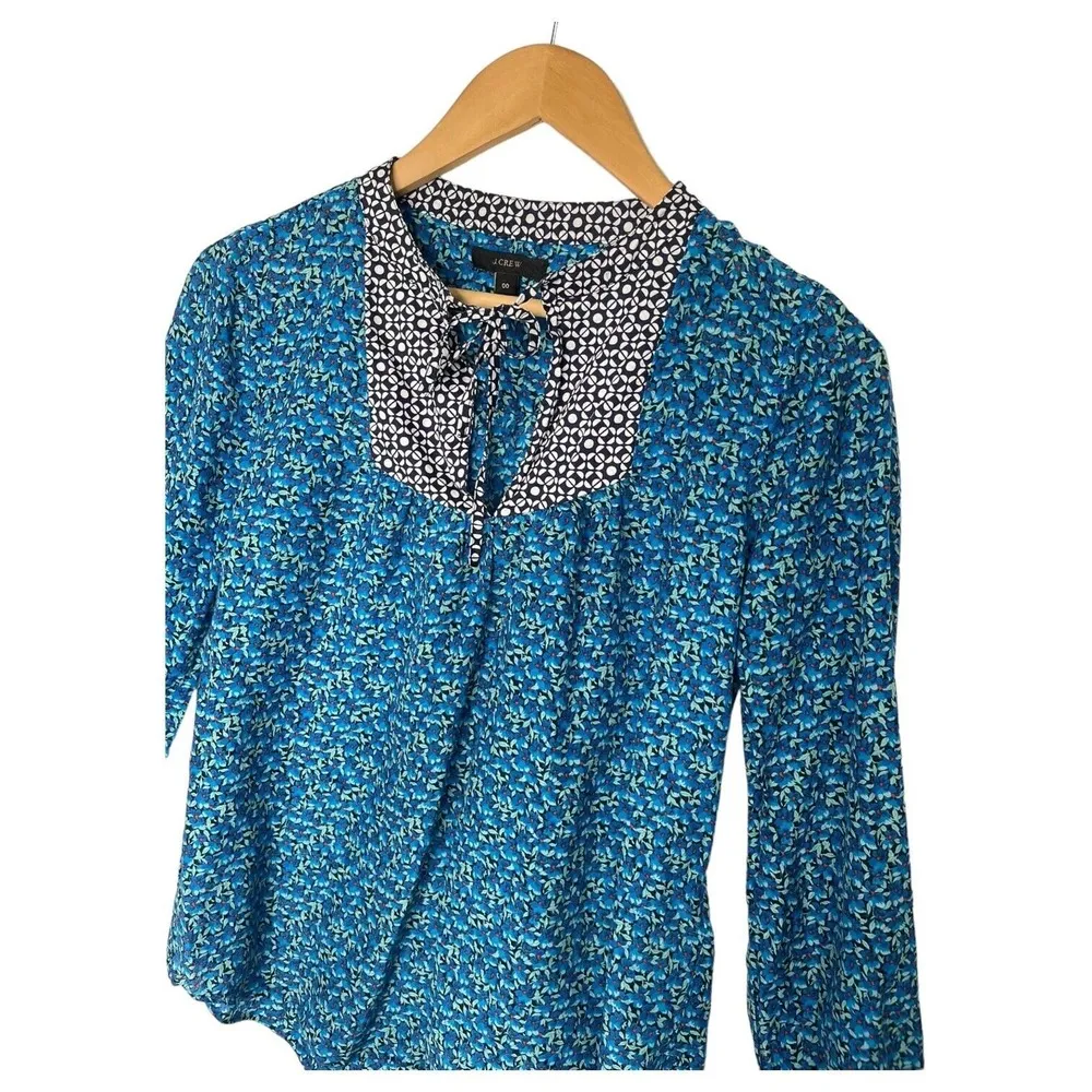 J Crew Top Womens 00 Silk Blend Ditsy Floral Keyhole Tie Neck Contrast Blue - Image 4