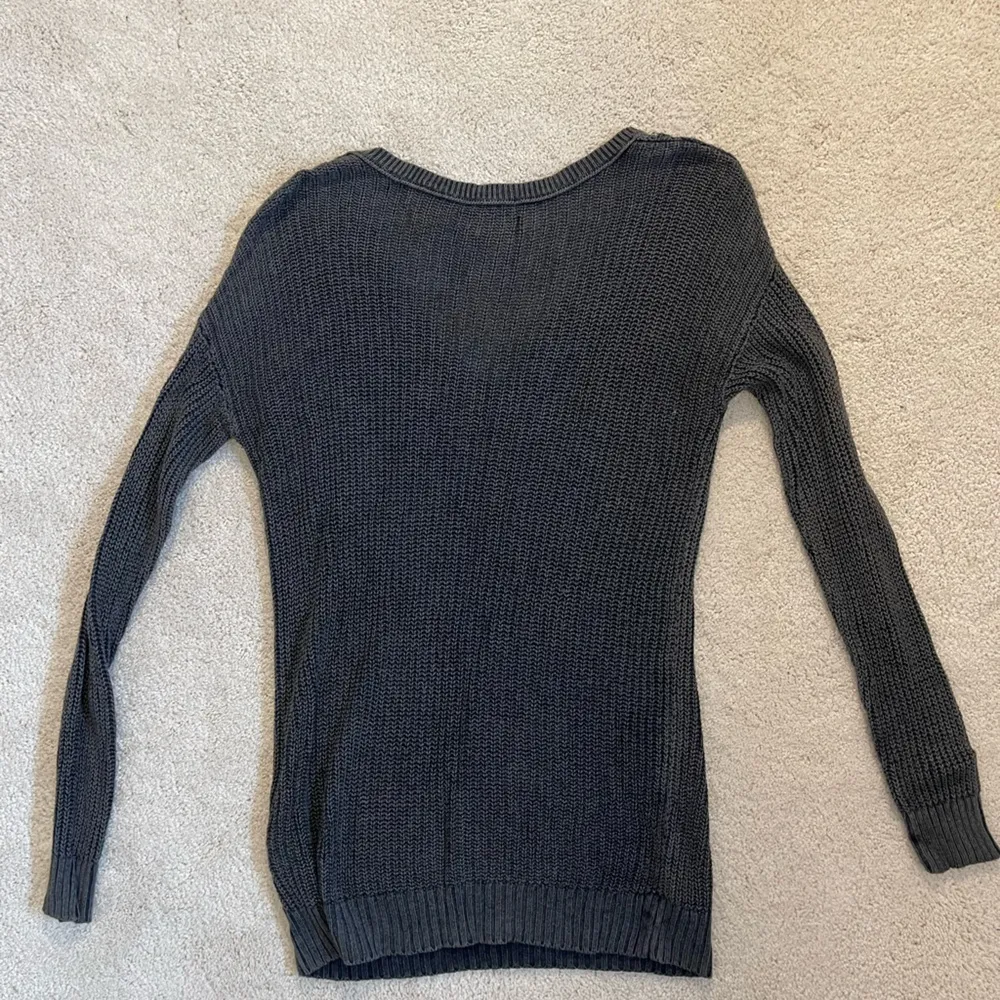 American Eagle gray v-neck sweater size XS - Image 6