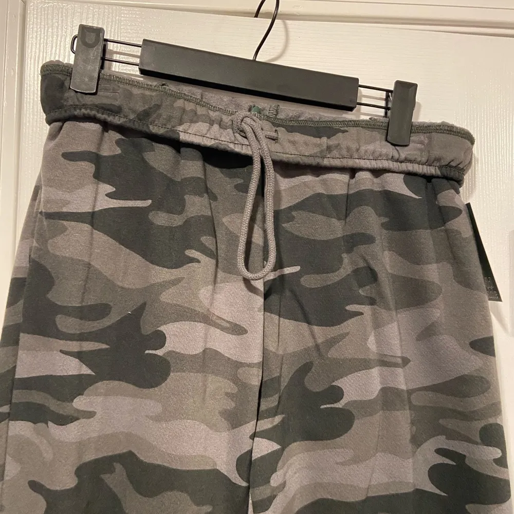 NWT Wild Fable Size S Green Camo Elastic Drawstring Waist Sweatpants Loungers - Image 2