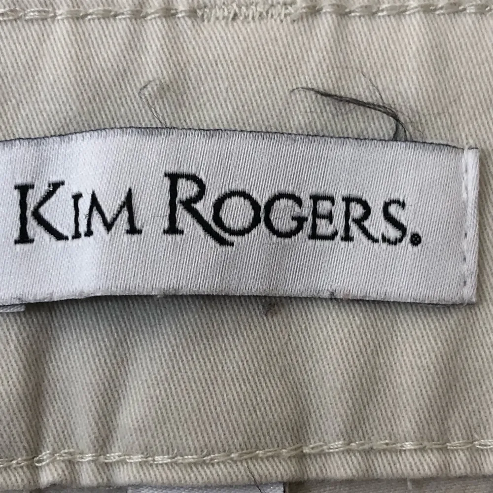 Kim Rogers Size 8 Khaki Shorts with Front Pockets & Buttoned Back Pockets - Image 6