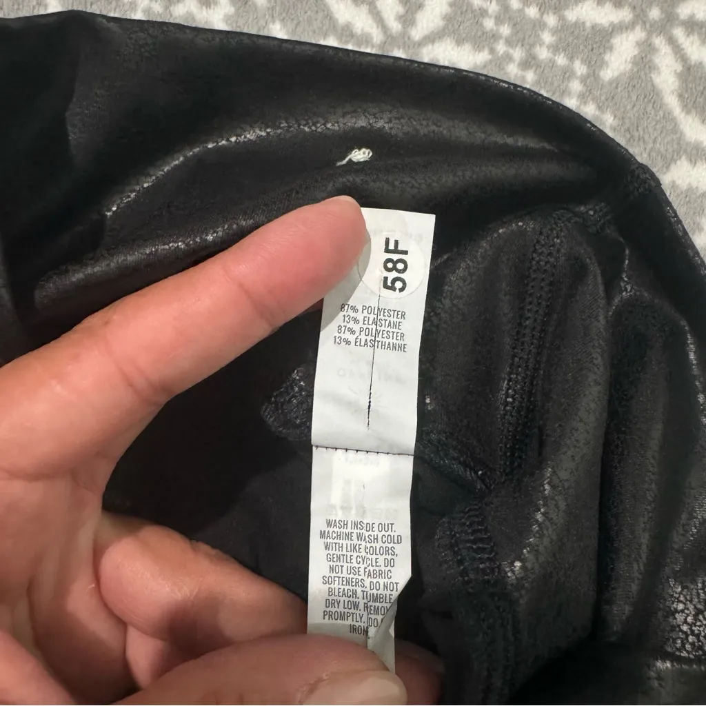 NWOT Aerie OFFLINE The Hugger High Waisted Crackle Legging Black‎ Size Small - Image 4