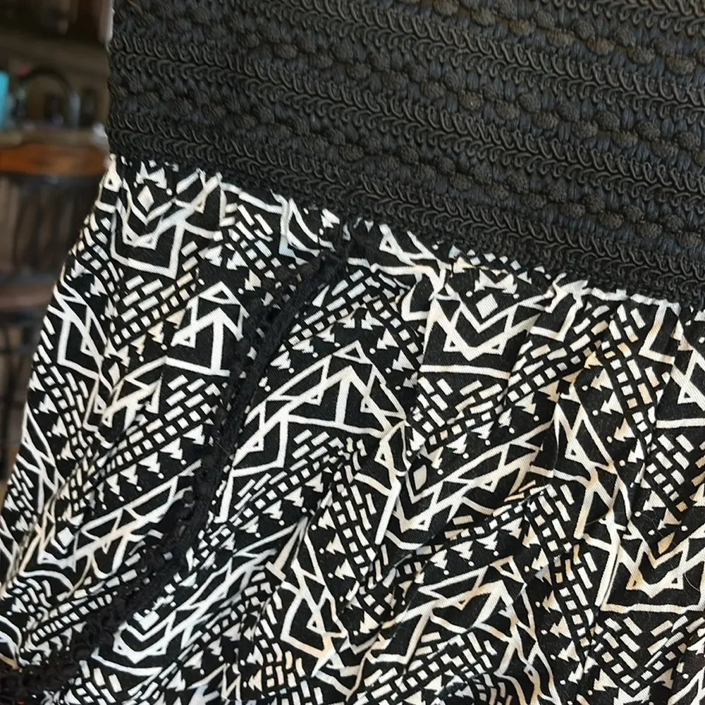 Shorts Elastic Waist Black White Print Tribal Aztec Silky - Image 14