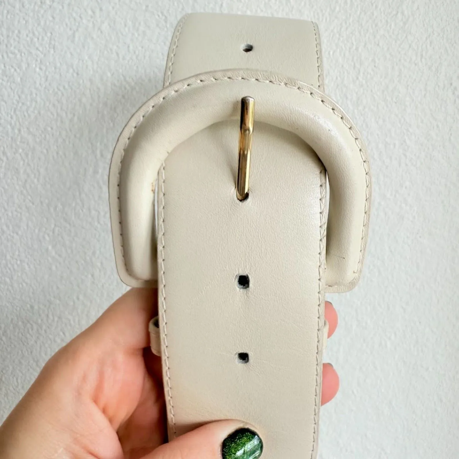 Vintage 1980's Axiom Cream / Off White Genuine Leather Waist Belt size Medium Gold - Image 4