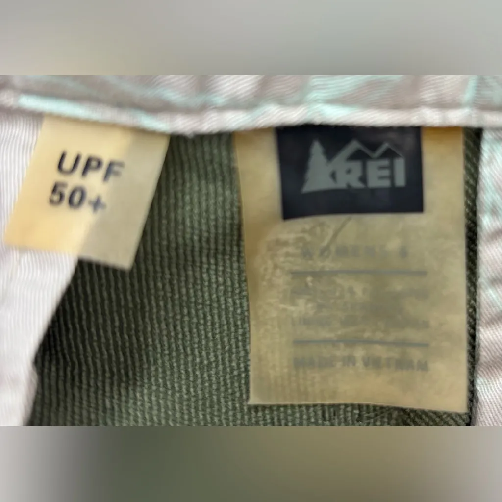 REI 6 Gorpcore Capri Pocketed Hiking Pants in Green - Image 10