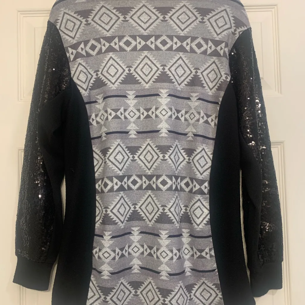NWT Sunshine & Rodeo Boutique Black Aztec Print Long Sleeve Small Shirt. 2520 Gray - Image 6