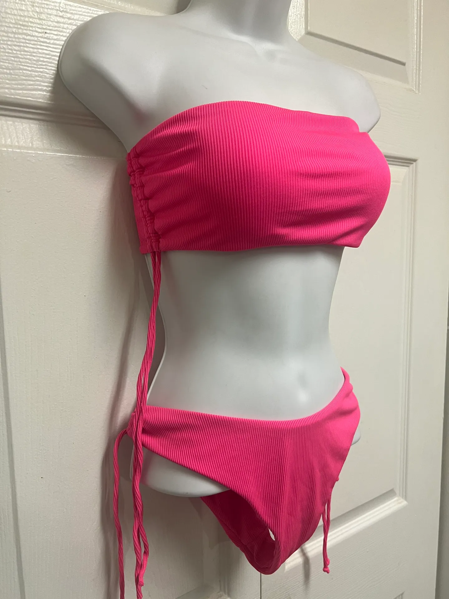 UNBRANDED Hot Pink Ribbed Tie Side Bandeau Bikini Set Size M - Image 5