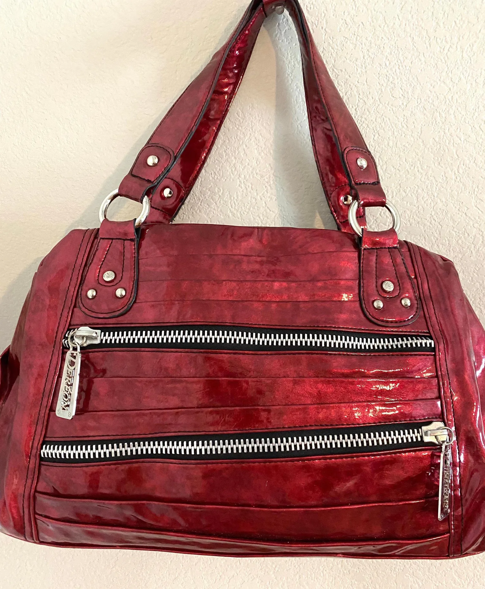 NWOT Dereon patent leather large shoulder bag  Sz 17”x11”x4” - Image 3