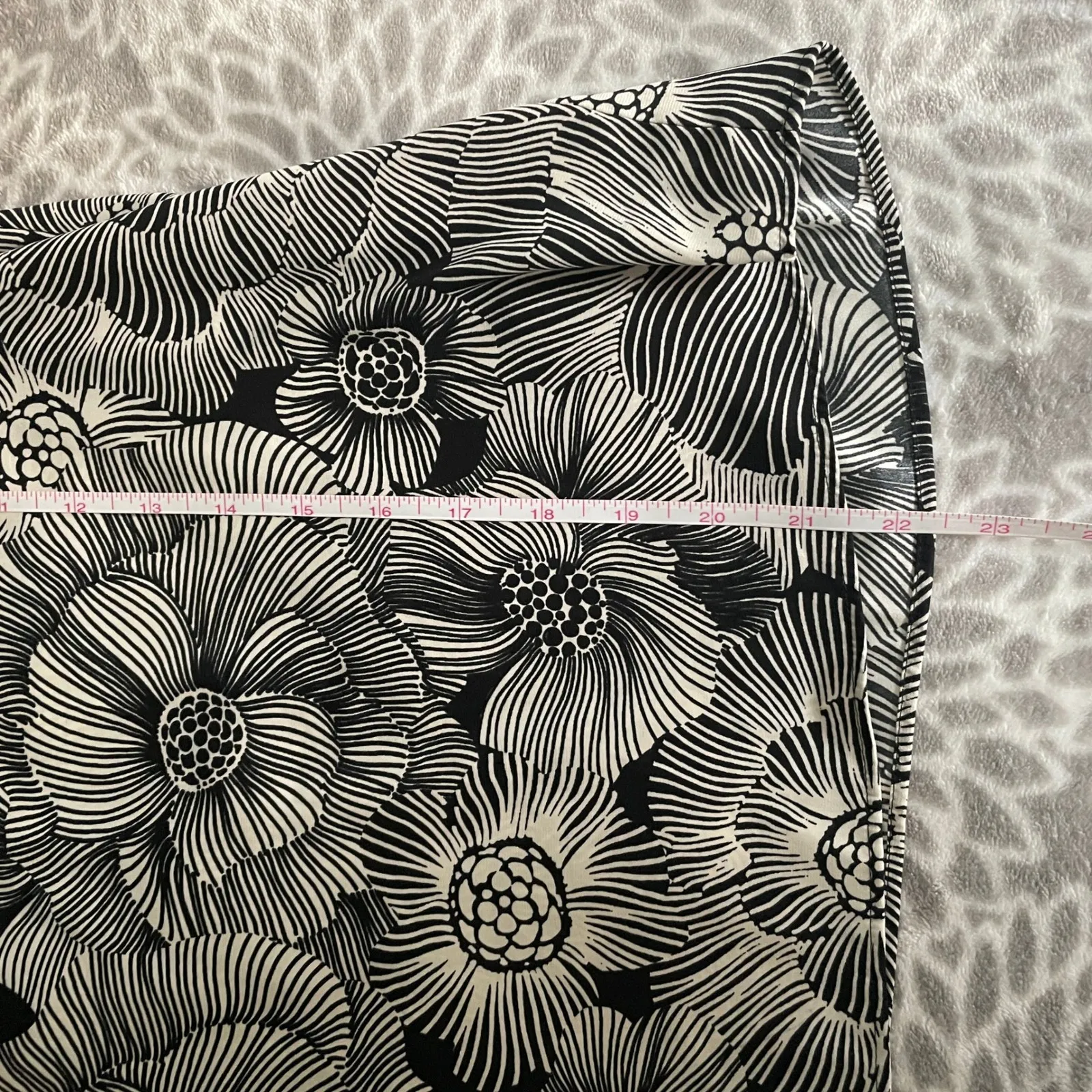 EXPRESS Floral Puff Sleeve Blouse XS Black‎ White Top Bloomcore Corporate Chic - Image 7