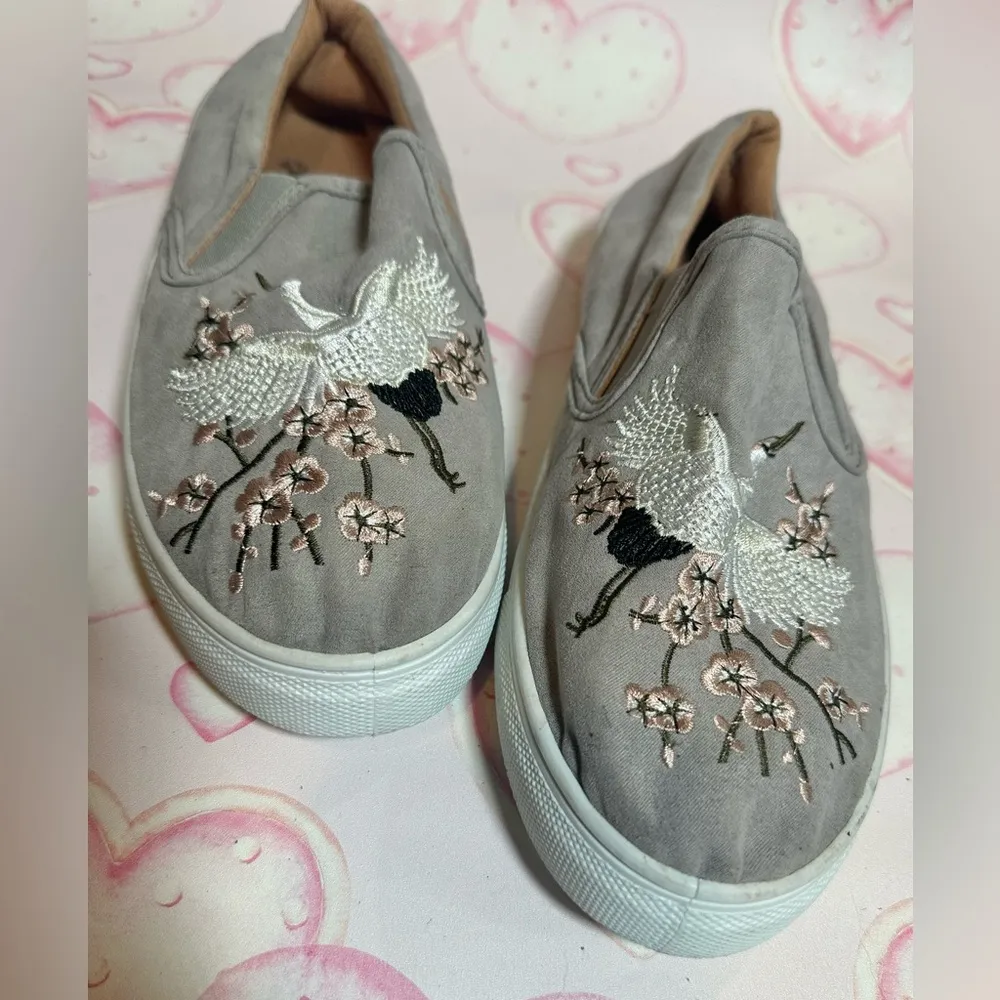 Qupid Gray Women's Embroidered Fashion Sneaker Slip Ons Shoes Size 7M - Image 2