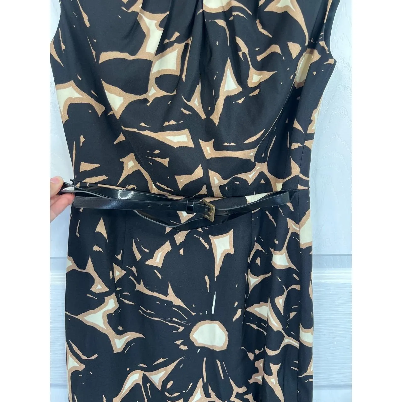 LONDON TIMES Dress Size 4 Black Floral Sheath Sleeveless Belted Modern Abstract - Image 5