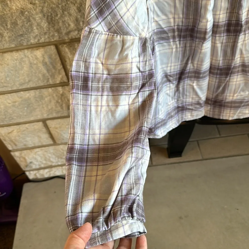 Daily Thread plaid long sleeve peasant top size small Purple - Image 4
