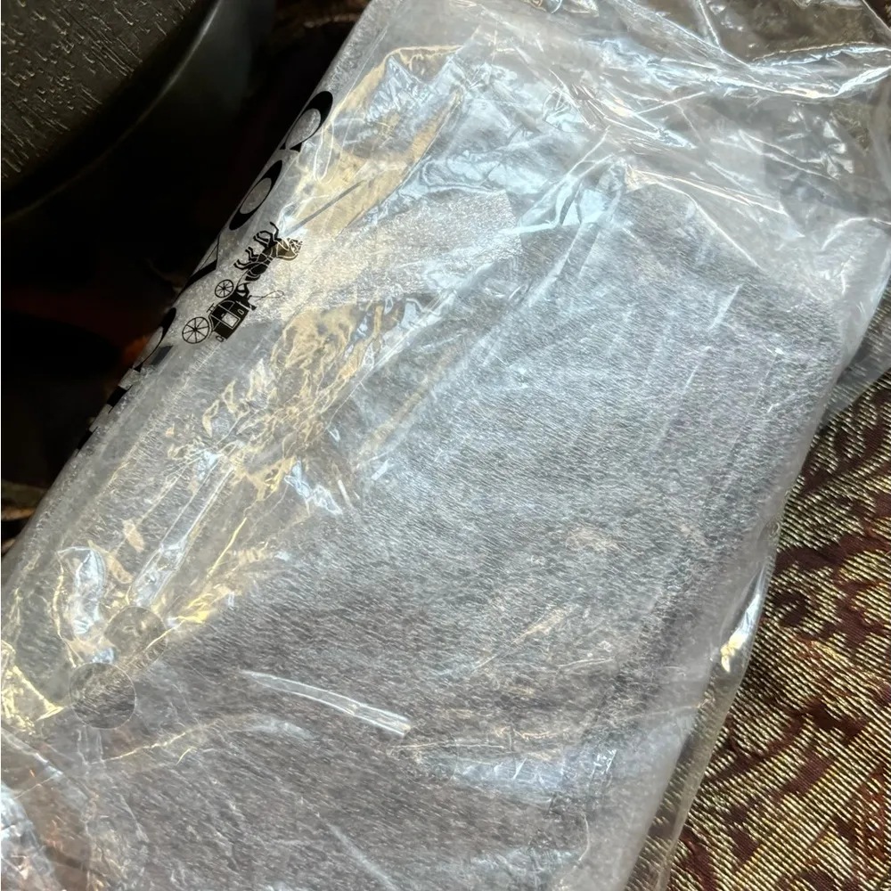 Limited Edition🔥Authentic COACH pebbled leather zip top wristlet "Wonder woman" - Image 5